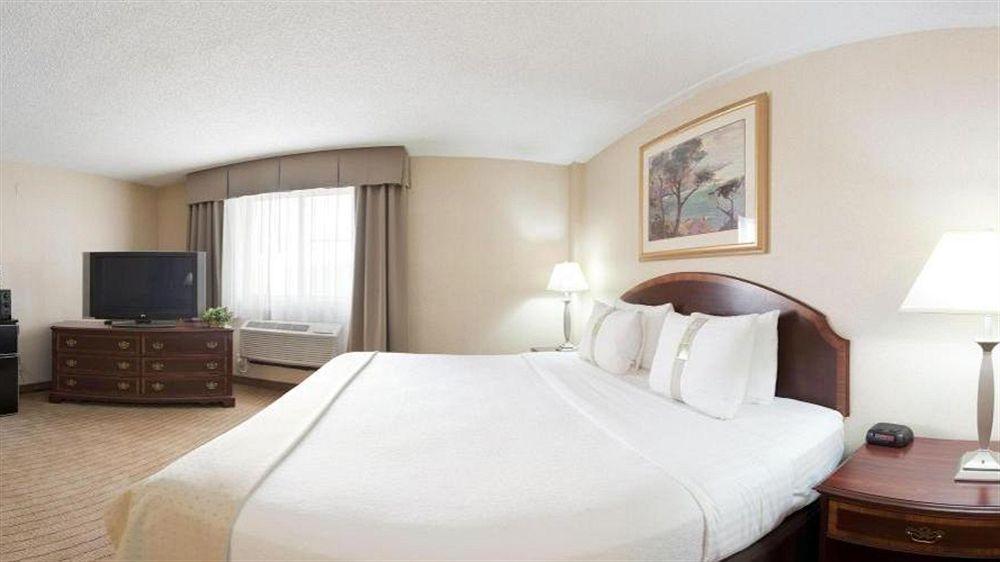 & Chicago-carol Stream Wheaton By Ihg Hotel