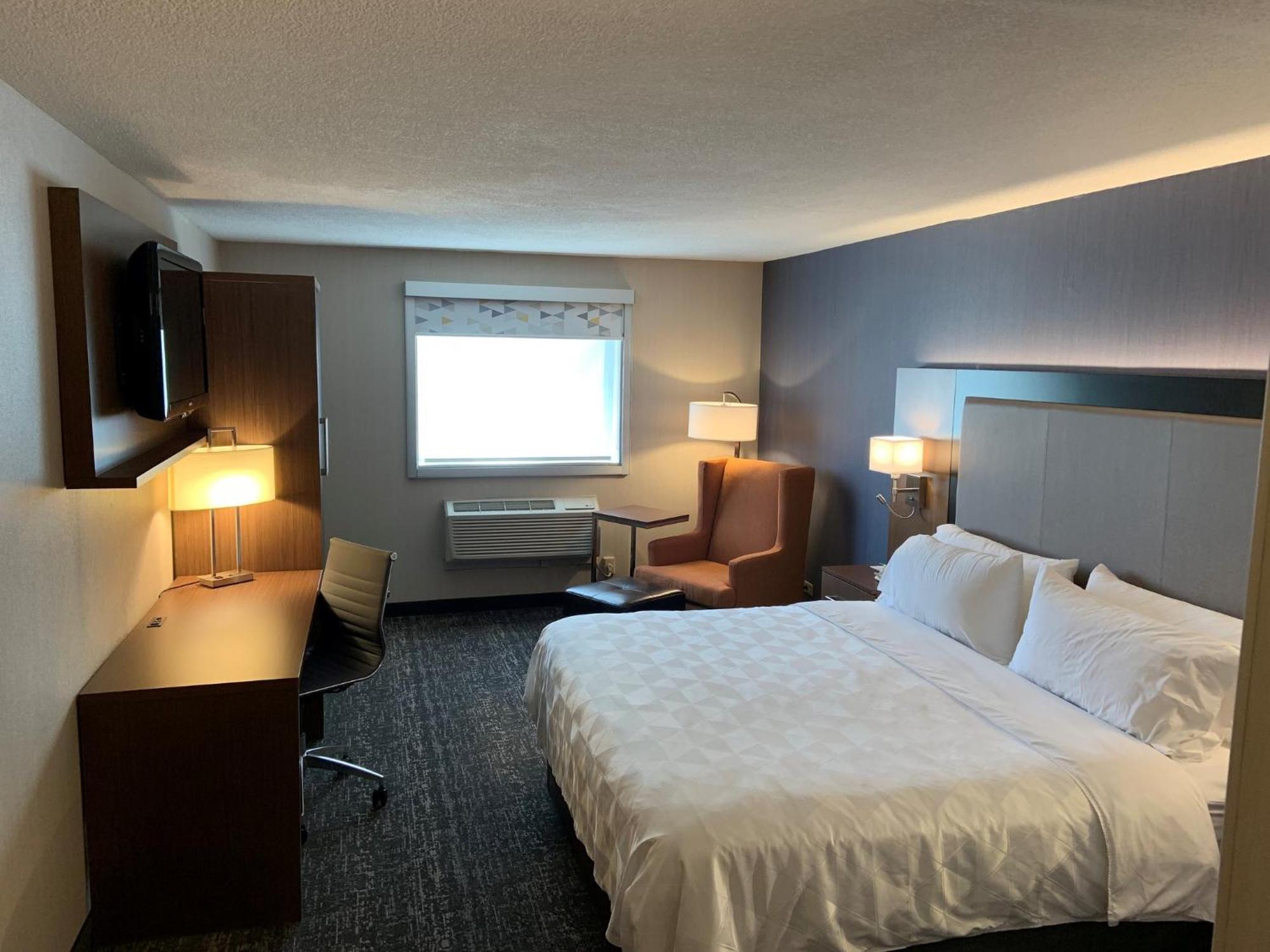 Holiday & Chicago-carol Stream Wheaton By Ihg Carol Stream